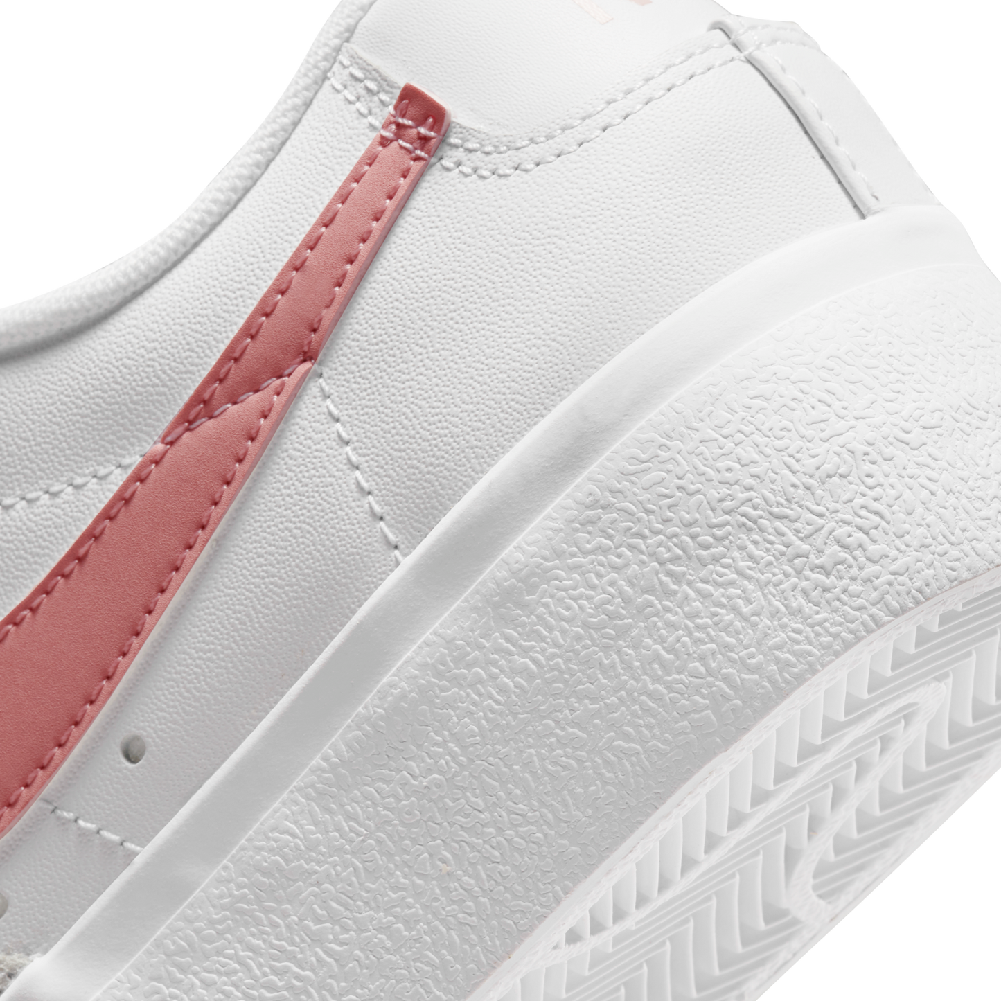 Nike Blazer Low Platform